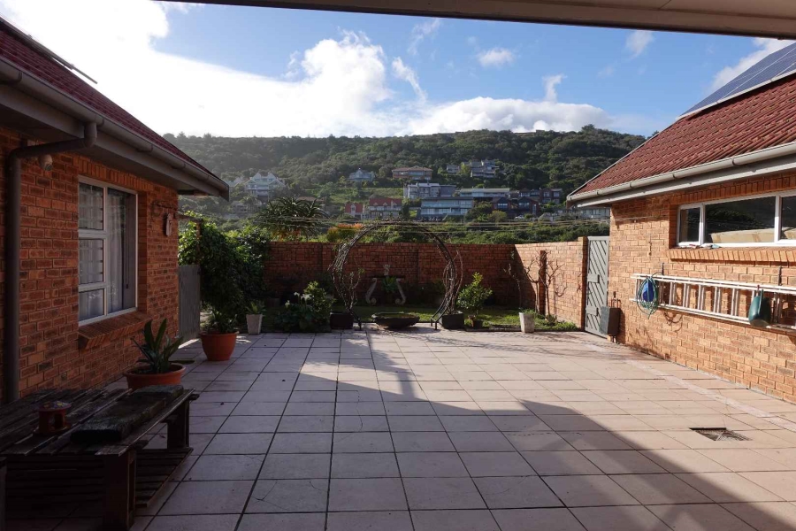 6 Bedroom Property for Sale in Outeniqua Strand Western Cape